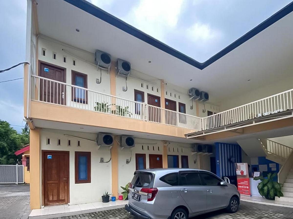 RedDoorz Syariah @ Pahlawan Sidoarjo Hotel Bagian luar foto
