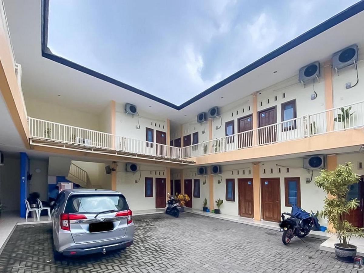 RedDoorz Syariah @ Pahlawan Sidoarjo Hotel Bagian luar foto
